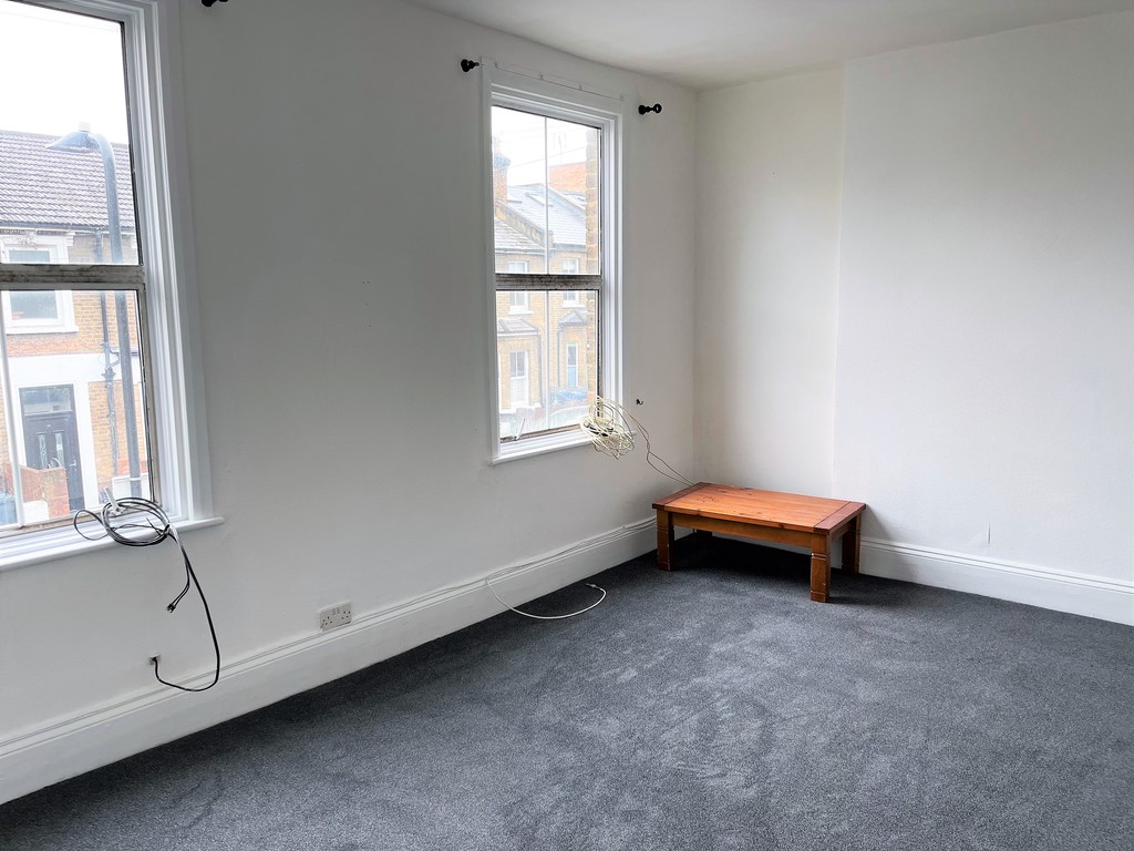 3 bed flat to rent in Goldsmith Road, London  - Property Image 2