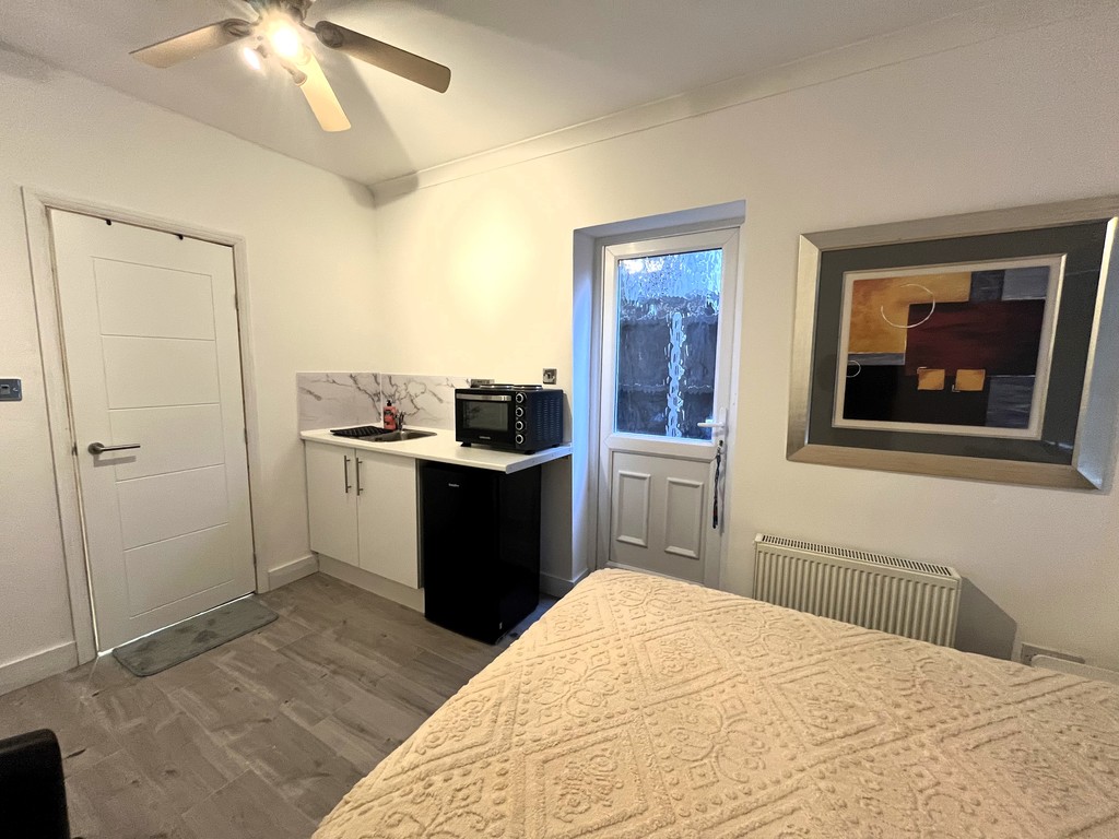 Empire Estates are DELIGHTED TO OFFER THIS BEAUTIFULLY PRESENTED AND FULLY FURNISHED STUDIO FLAT IN Feltham. FULLY INCLUSIVE OF UTILITY BILLS AND COUNCIL TAX FOR SINGLE OCCUPANCY ONLY. The property has been refurbished to HIGH STANDARD. Benefits from SEPARATE SHOWER ROOM / WC. Situated in close proximity to local shops and amenities. Early viewings are HIGHLY RECOMMENDED. EXCELLENT TRANSPORT LINKS & AVAILABLE IMMEDIATELY.