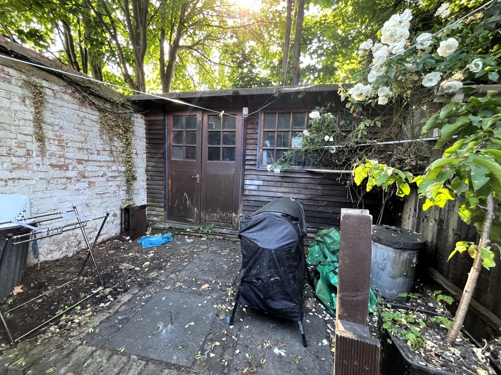 2 bed end of terrace house to rent in Martindale Road, Middlesex 5