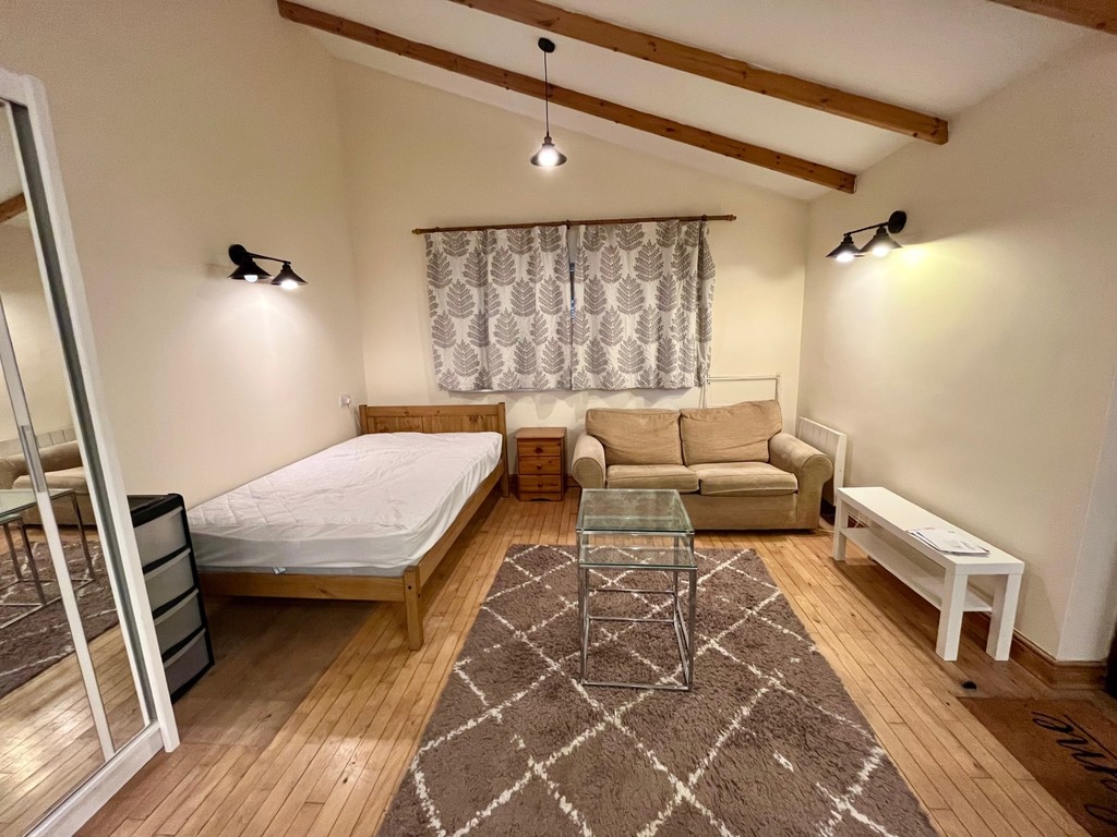 Apartment to rent in Thornbury Road, Isleworth 6