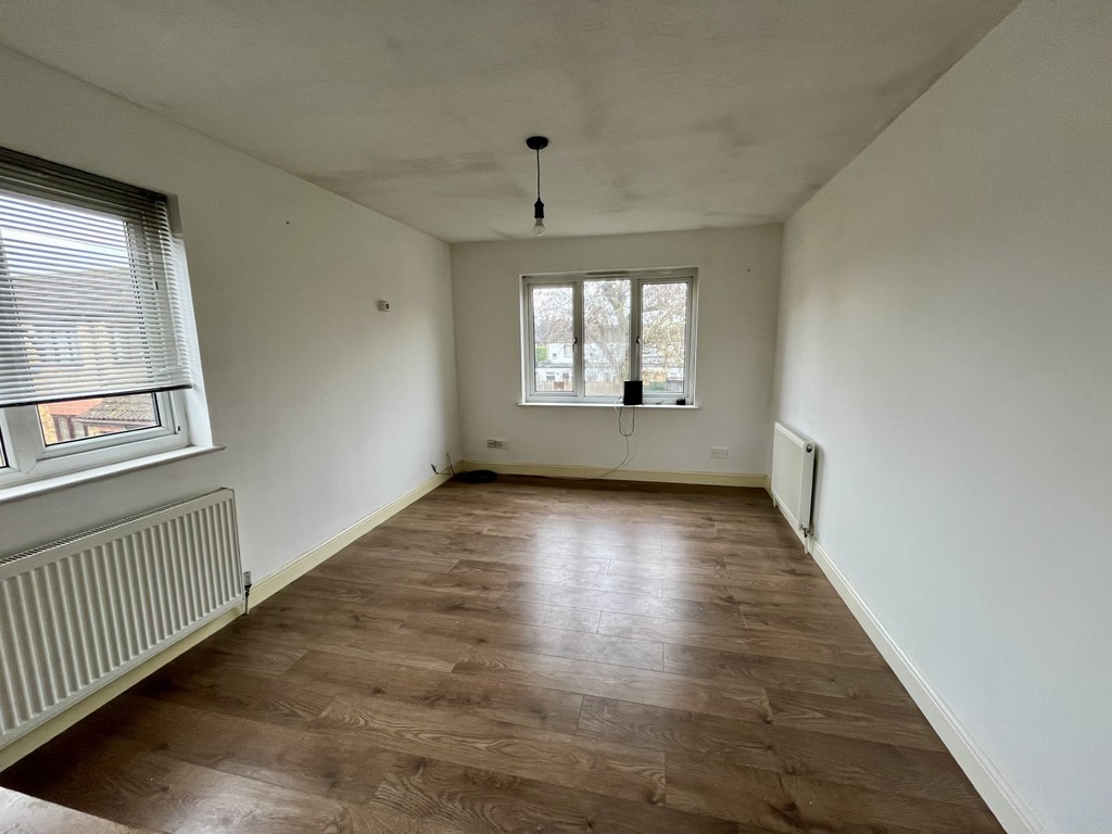 1 bed apartment to rent in Larkham Close, Feltham  - Property Image 1