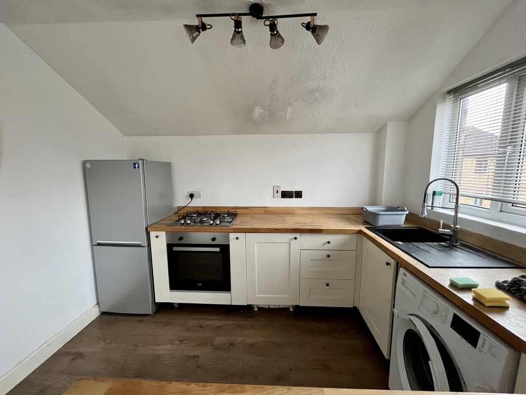 1 bed apartment to rent in Larkham Close, Feltham  - Property Image 2