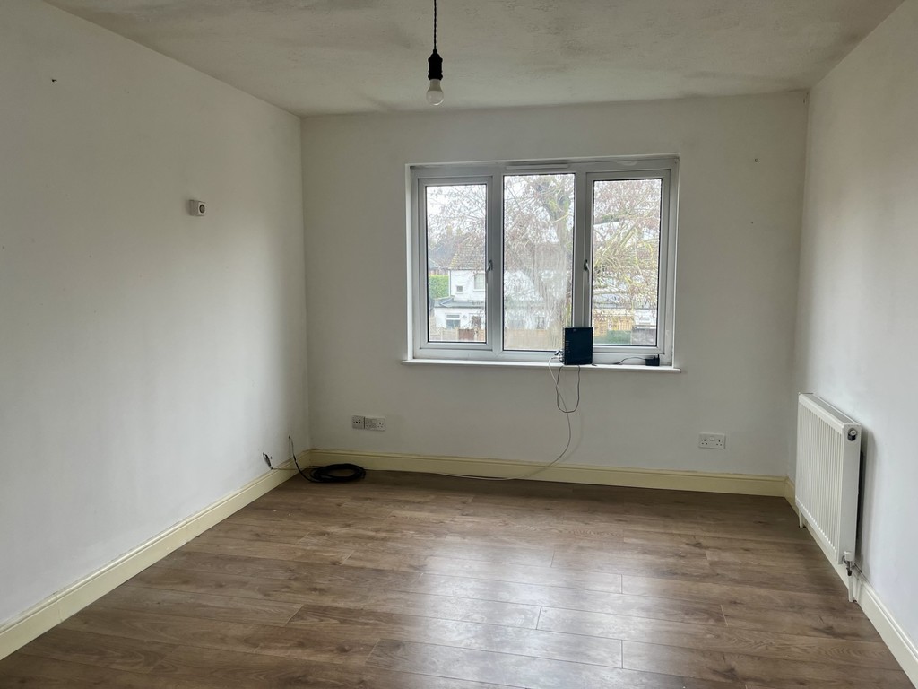 1 bed apartment to rent in Larkham Close, Feltham  - Property Image 5