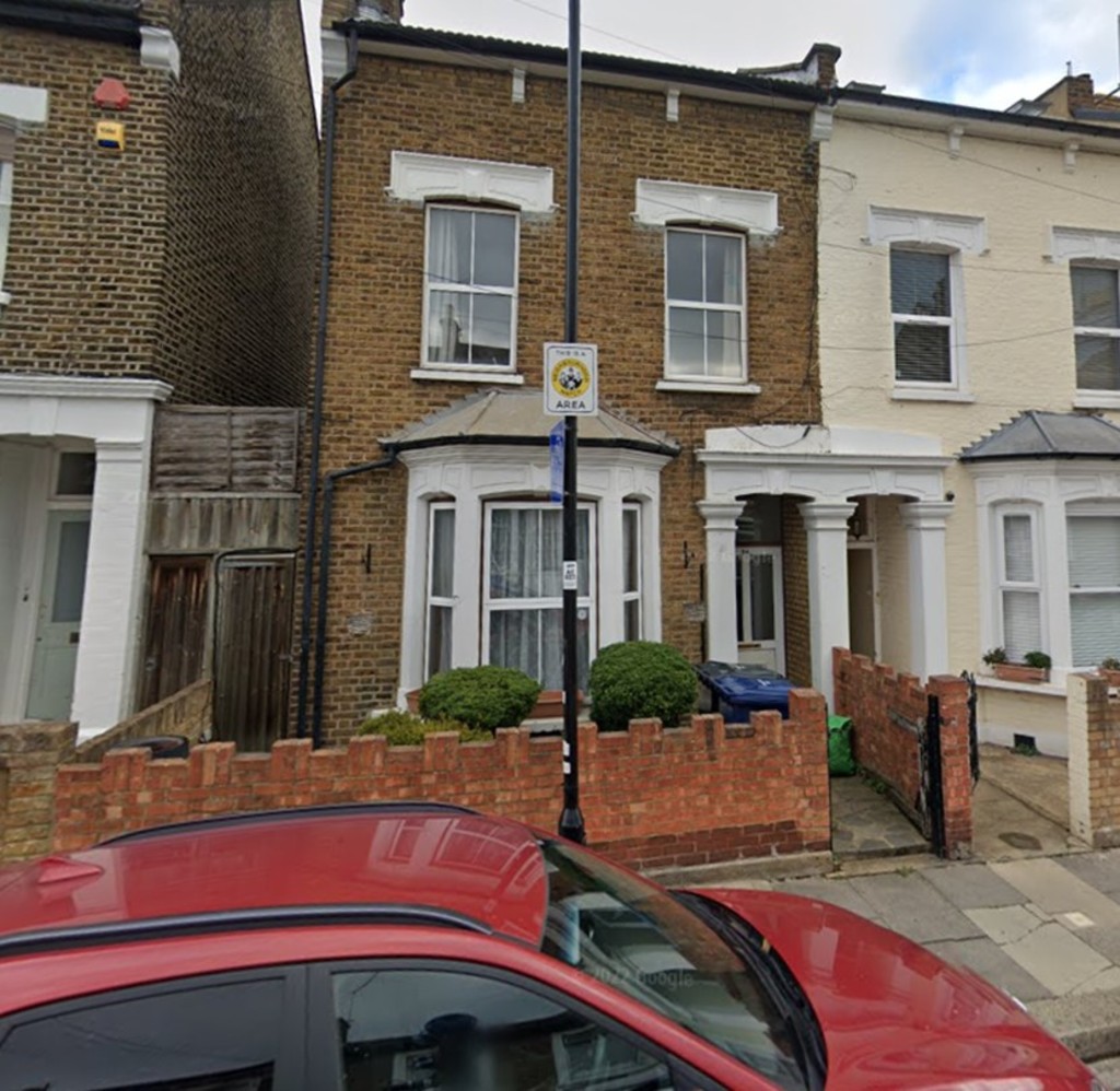 3 bed flat to rent in Goldsmith Road, London - Property Image 1