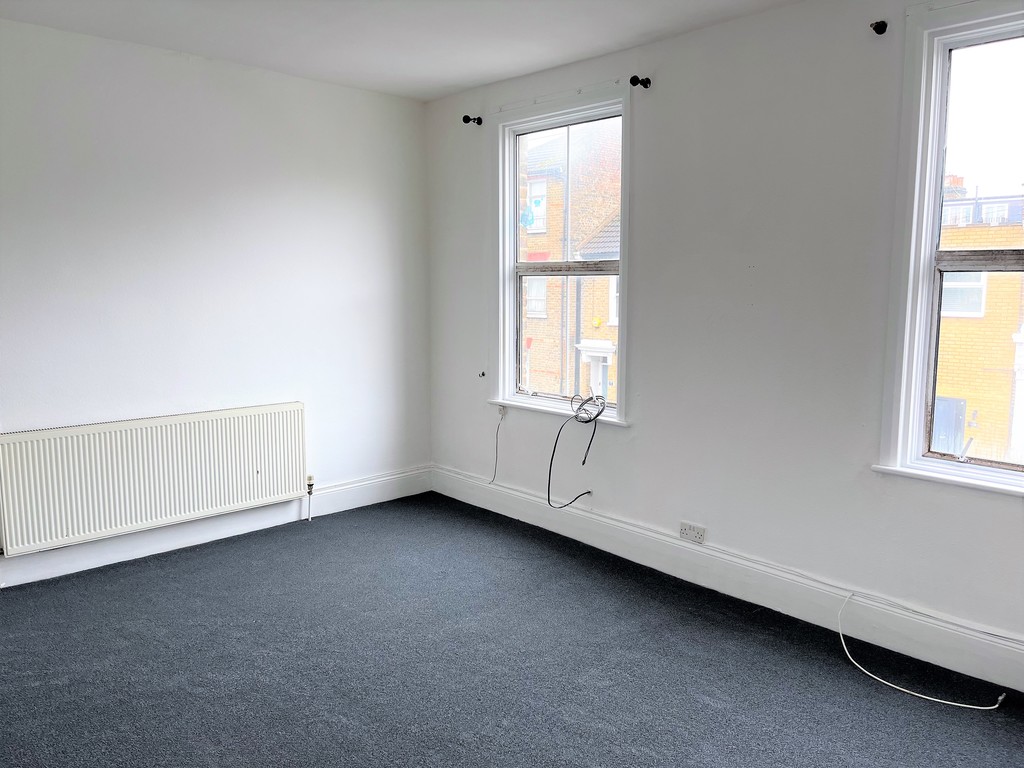 3 bed flat to rent in Goldsmith Road, London  - Property Image 9