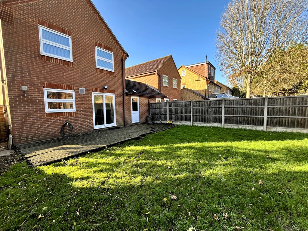 3 bed detached house for sale in Milton Gardens, Staines 1