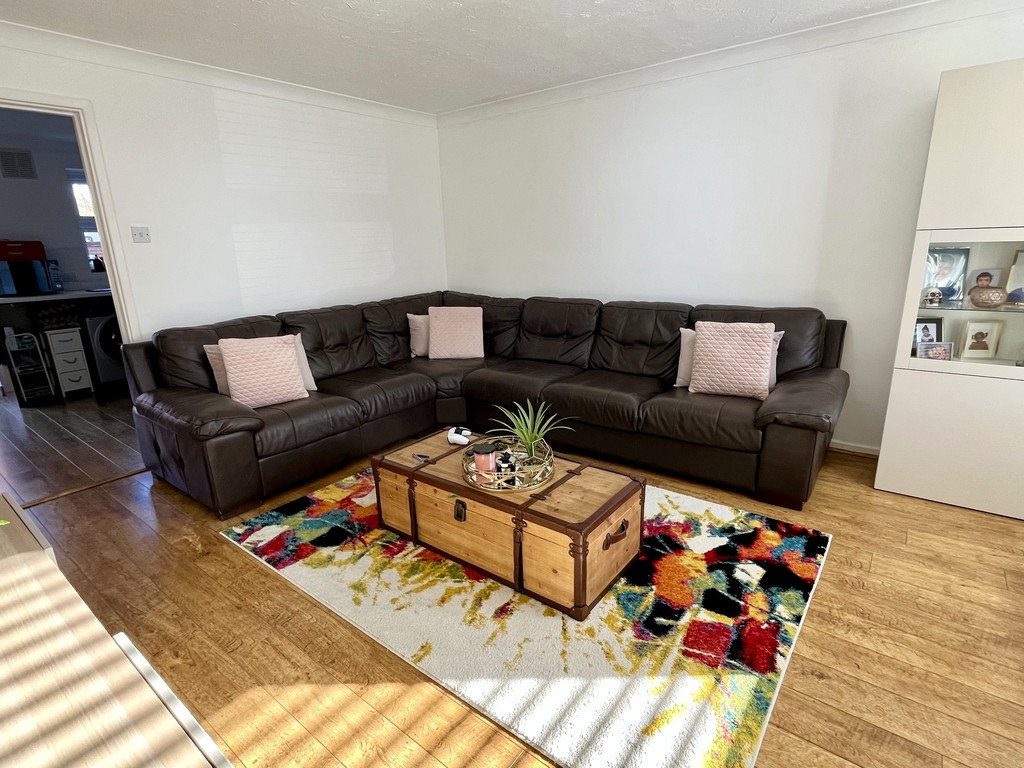 3 bed detached house for sale in Milton Gardens, Staines 3