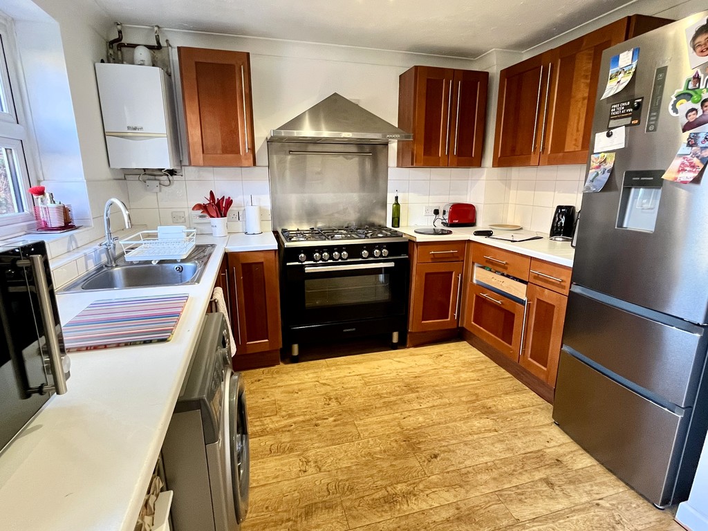 3 bed detached house for sale in Milton Gardens, Staines  - Property Image 5