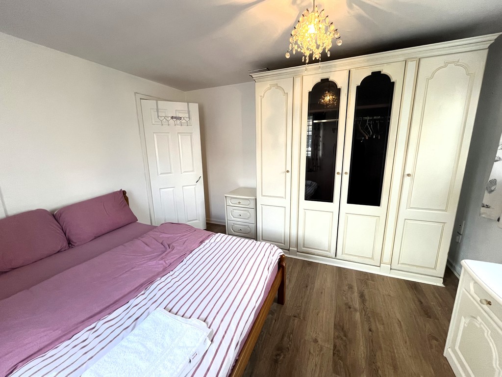 1 bed flat for sale in Pentelow Gardens, Feltham 9