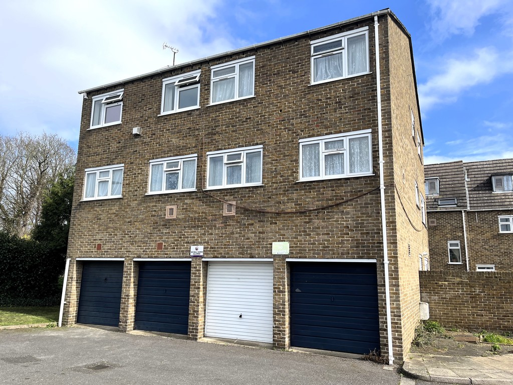 1 bed flat for sale in Pentelow Gardens, Feltham - Property Image 1