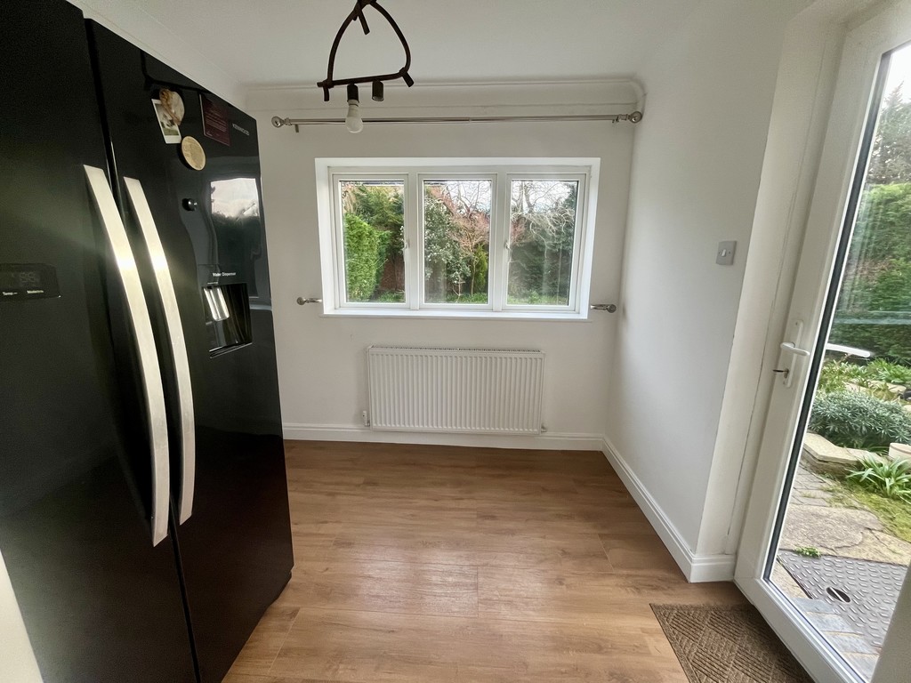 House share to rent in Queens Way, Feltham 3