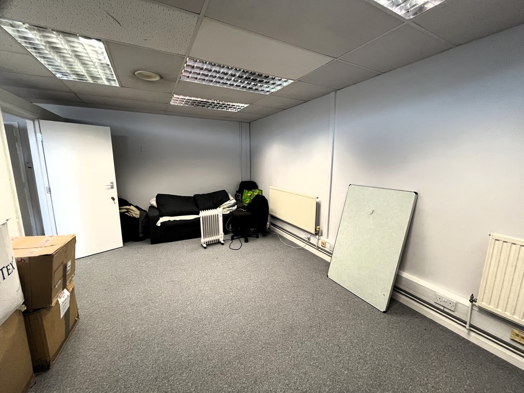 To rent in Browells Lane, Feltham - Property Image 3