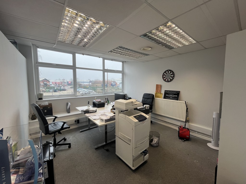 To rent in Browells Lane, Feltham - Property Image 4