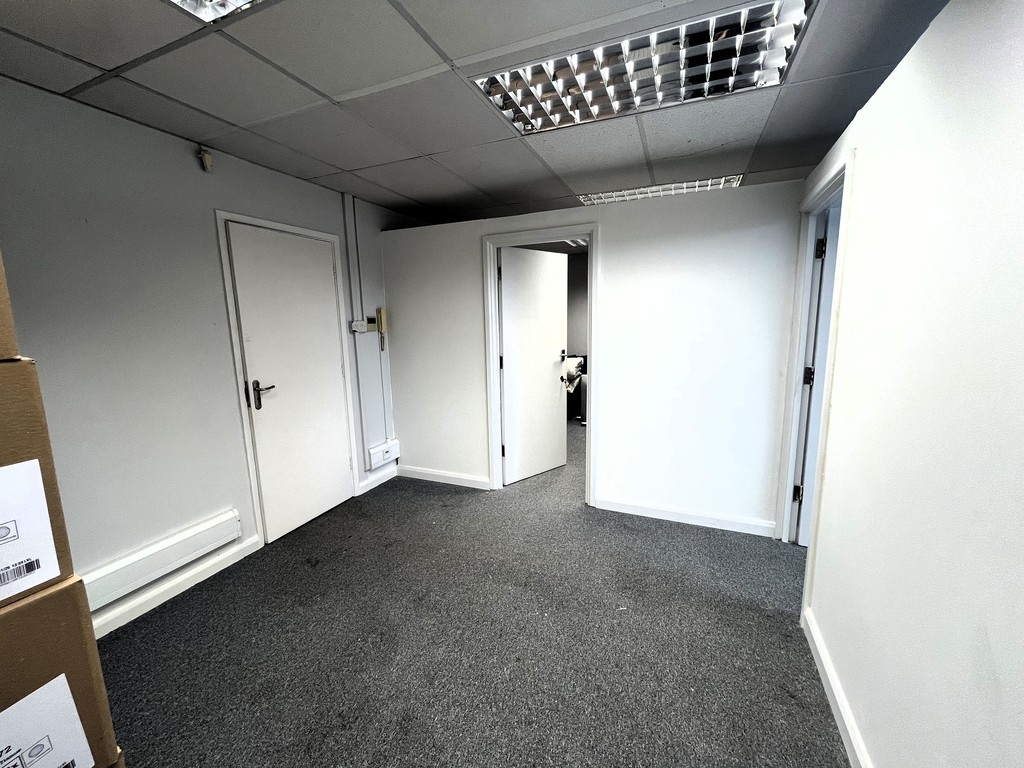 To rent in Browells Lane, Feltham - Property Image 7