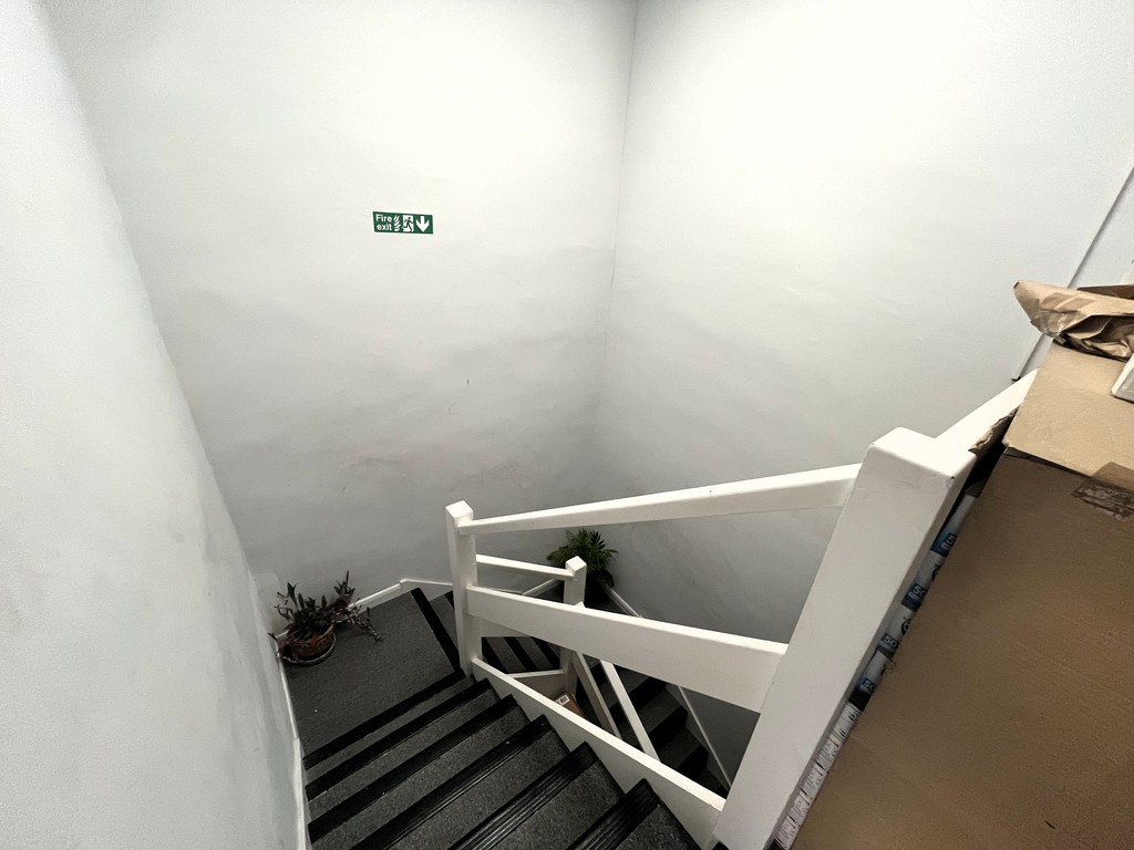 To rent in Browells Lane, Feltham - Property Image 8