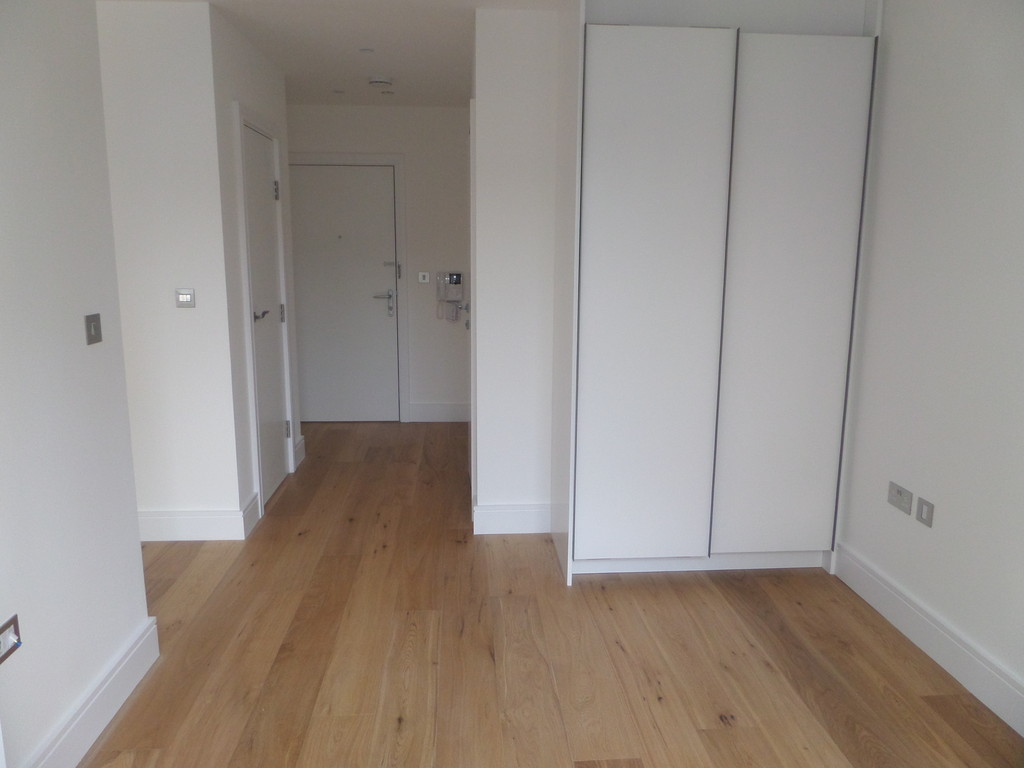 1 bed studio flat to rent in High Street, Slough - Property Image 1