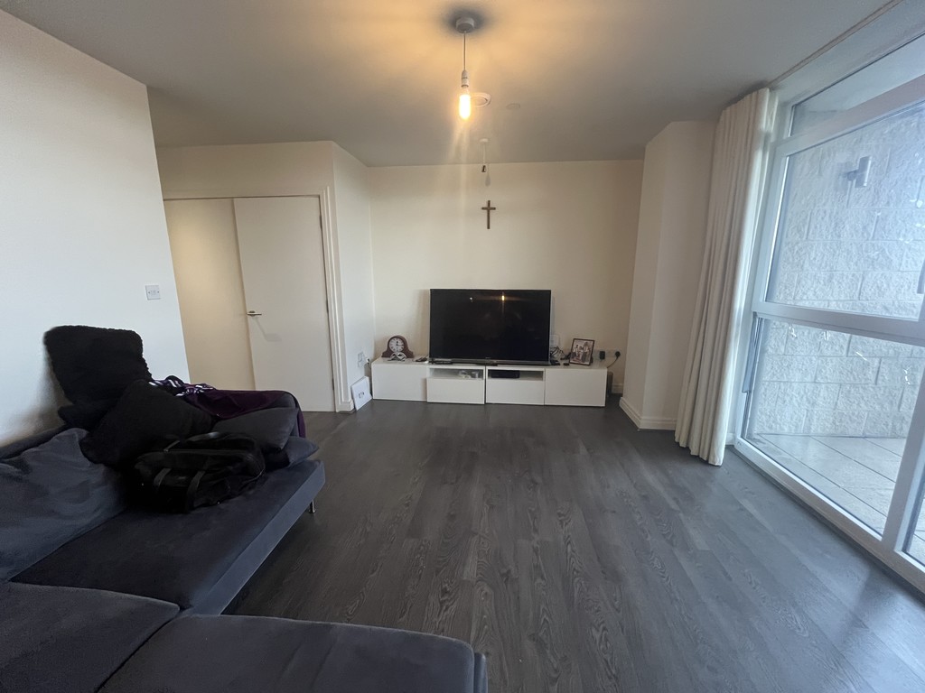 3 bed flat to rent in Gatefold Building, Hayes 3