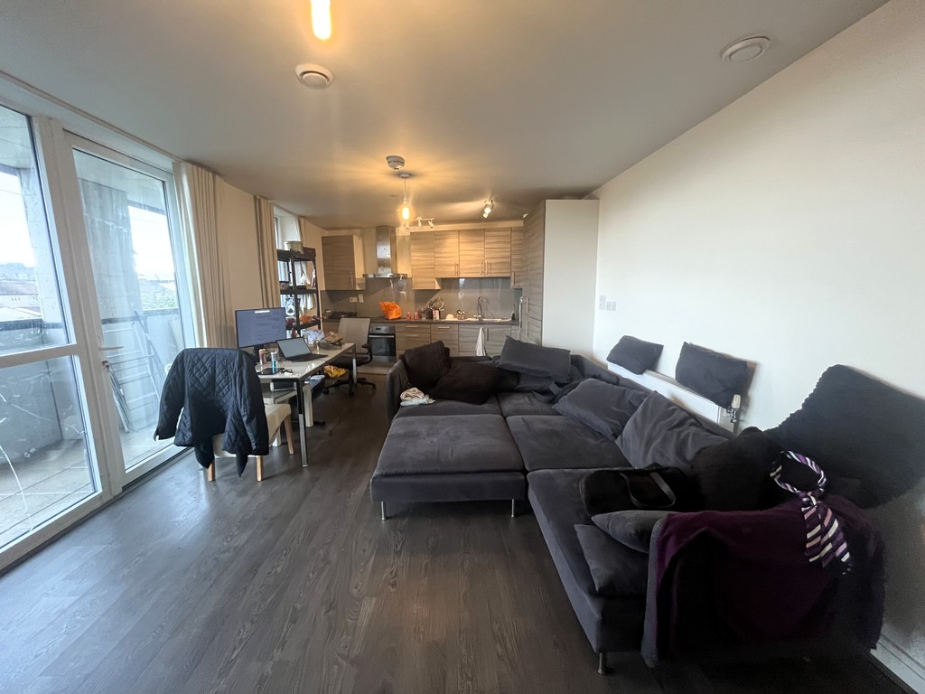 3 bed flat to rent in Gatefold Building, Hayes 1