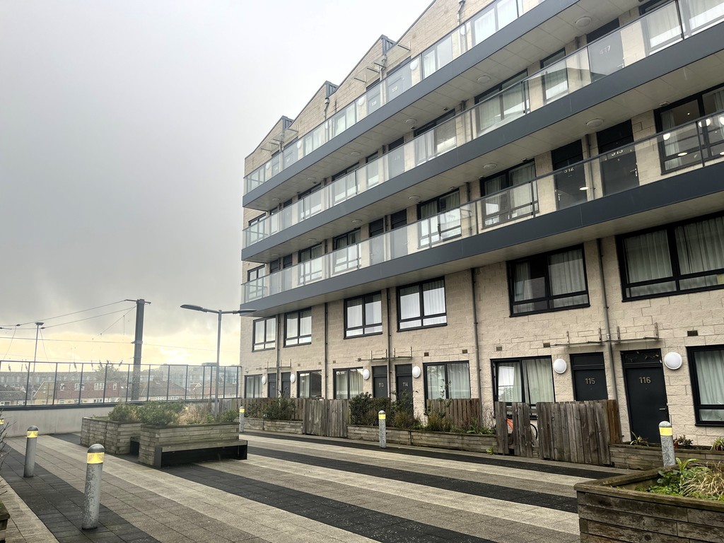 3 bed flat to rent in Gatefold Building, Hayes 16