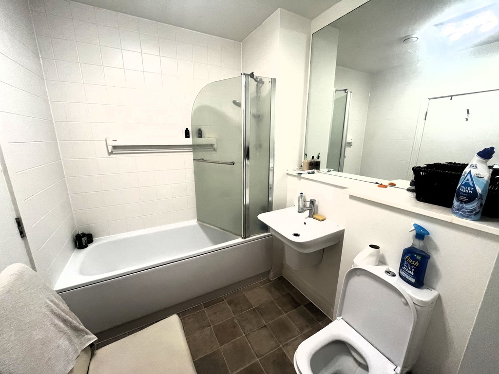 3 bed flat to rent in Gatefold Building, Hayes  - Property Image 5