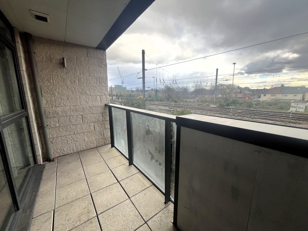 3 bed flat to rent in Gatefold Building, Hayes  - Property Image 3