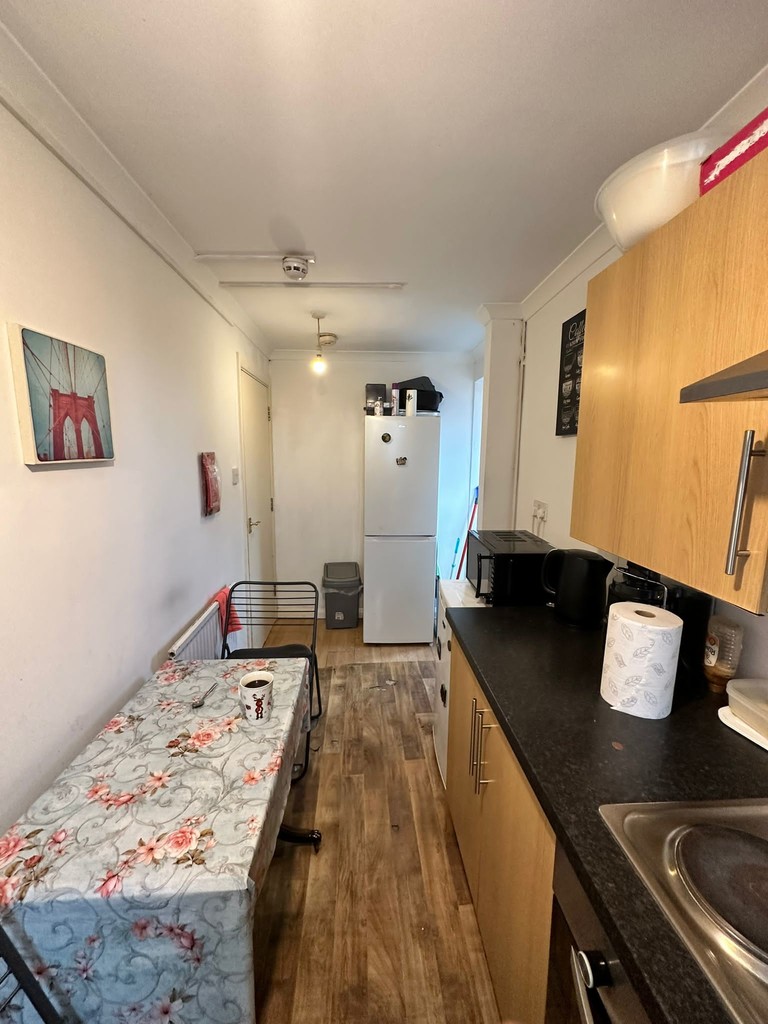 House share to rent in Wellington Road, Feltham 4