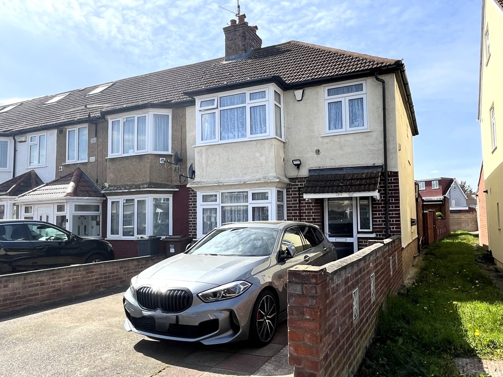 4 bed semi-detached house to rent in Basildene Road, Hounslow  - Property Image 12