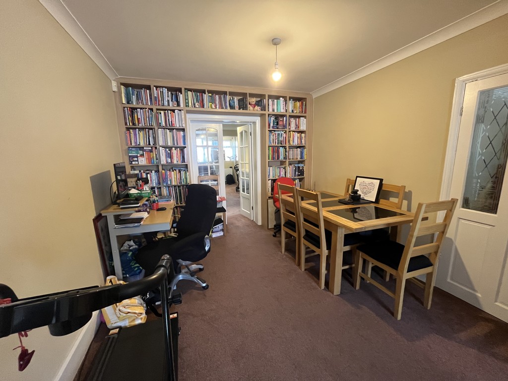 4 bed semi-detached house to rent in Basildene Road, Hounslow  - Property Image 4