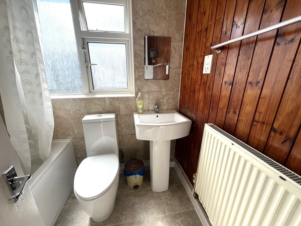 3 bed semi-detached house to rent in Wentworth Road, Middlesex  - Property Image 7