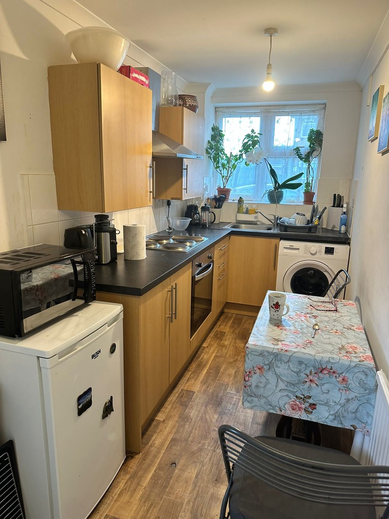 House share to rent in Wellington Road, Feltham 4