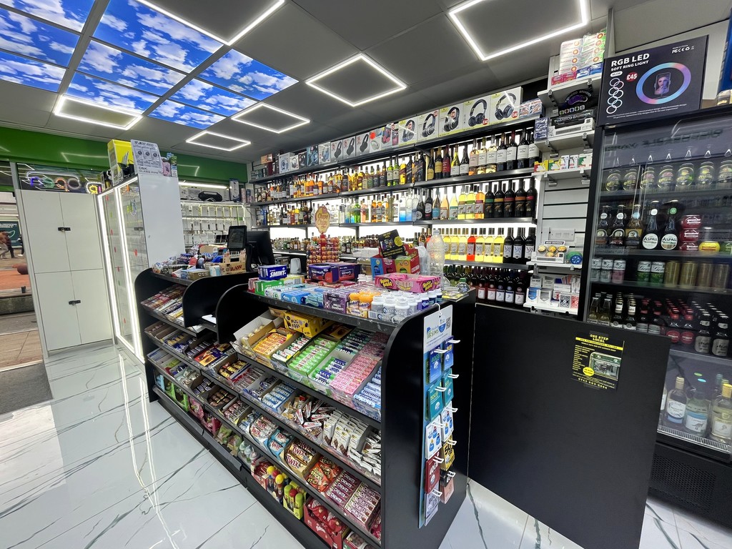 To rent in Marlowes, Hemel Hempstead  - Property Image 3