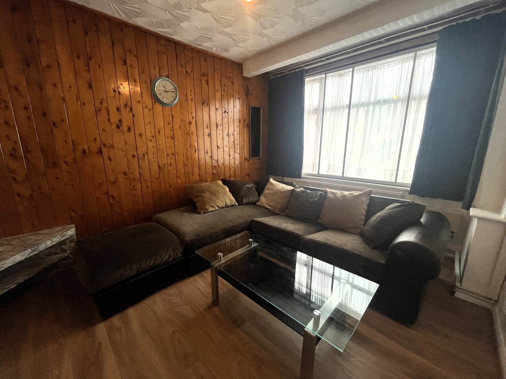 3 bed semi-detached house to rent in Wentworth Road, Middlesex  - Property Image 7