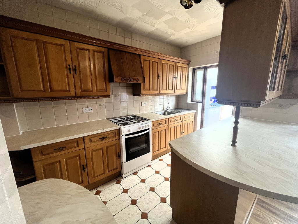 3 bed semi-detached house to rent in Wentworth Road, Middlesex  - Property Image 2