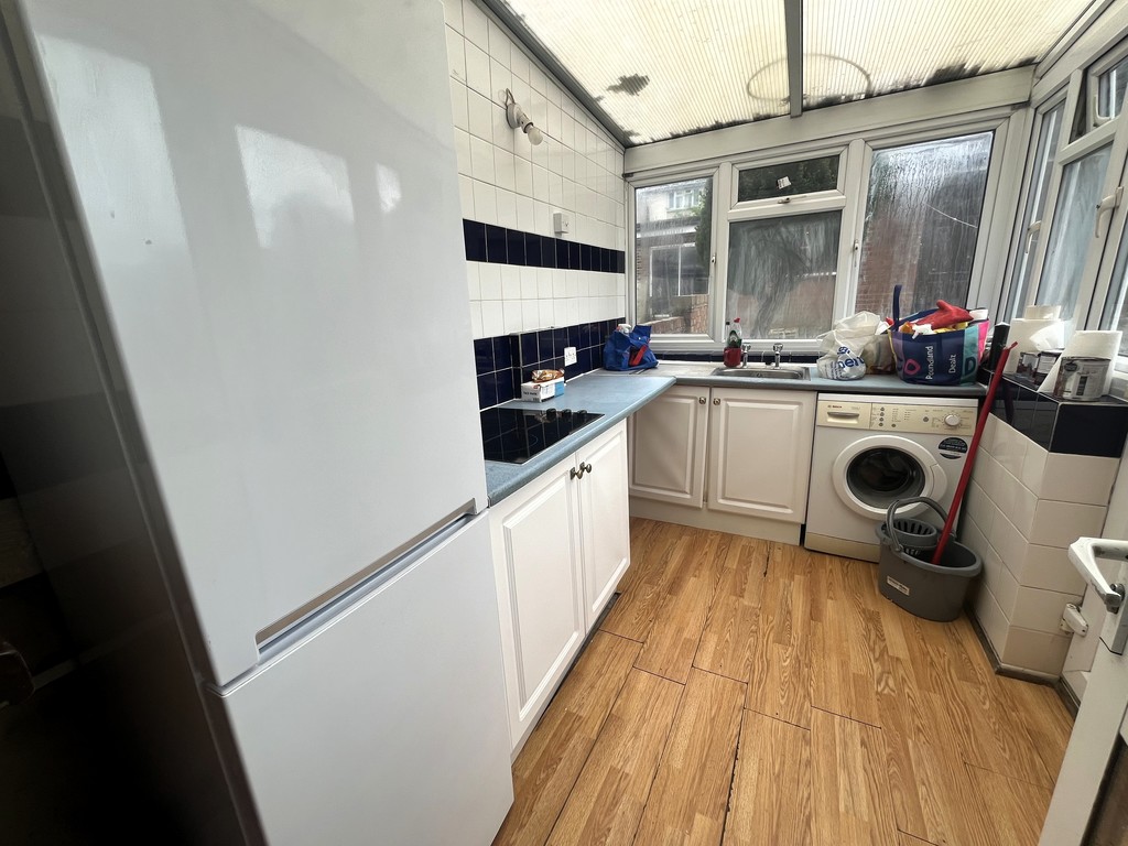 3 bed semi-detached house to rent in Wentworth Road, Middlesex  - Property Image 5