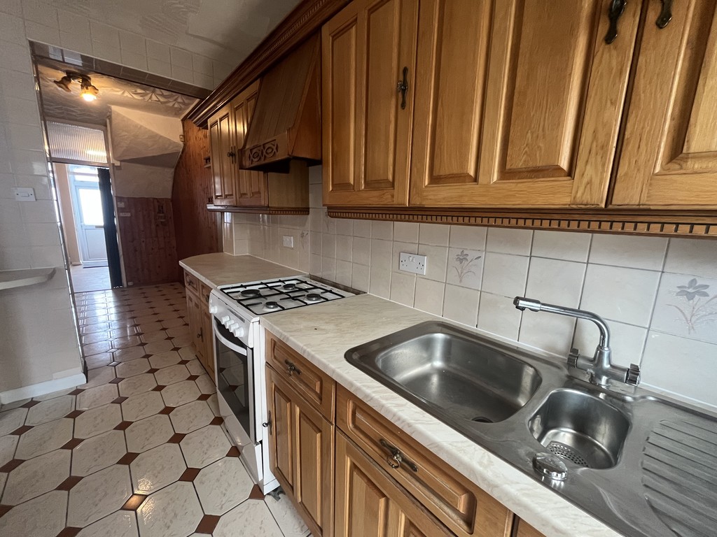 3 bed semi-detached house to rent in Wentworth Road, Middlesex  - Property Image 4