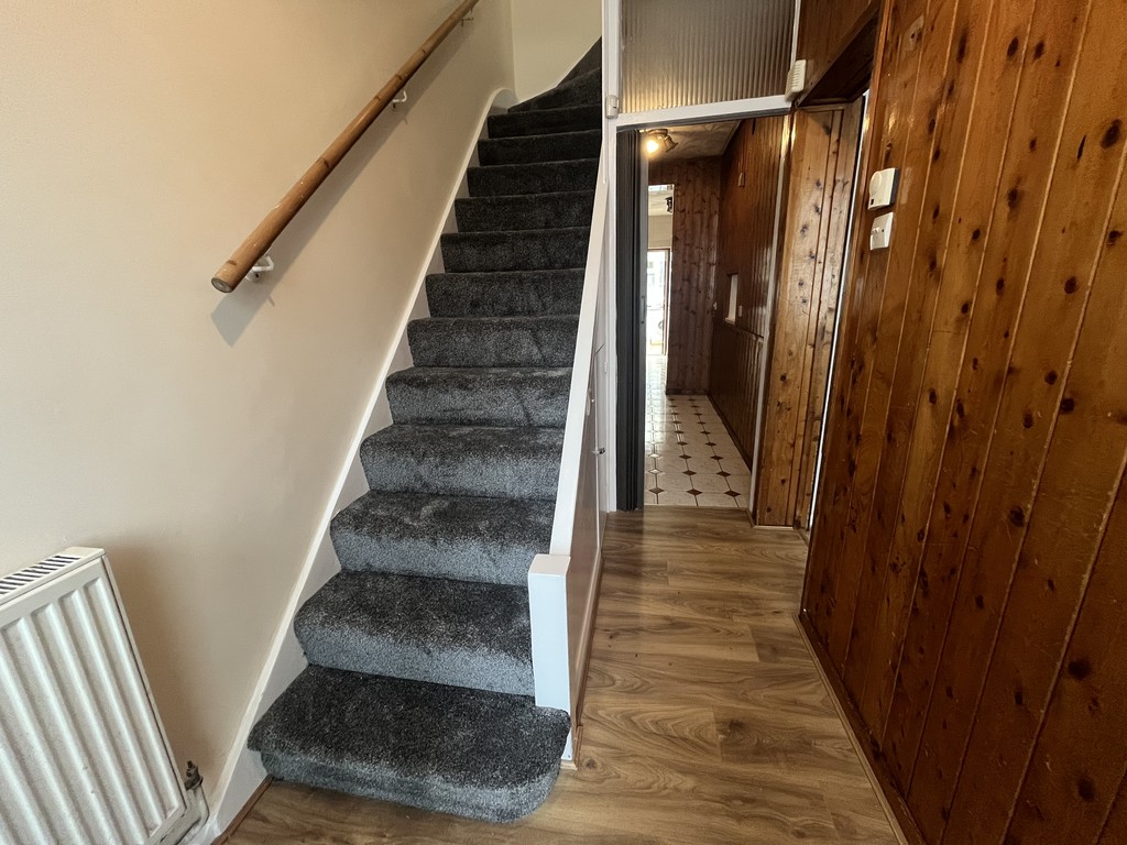 3 bed semi-detached house to rent in Wentworth Road, Middlesex 9