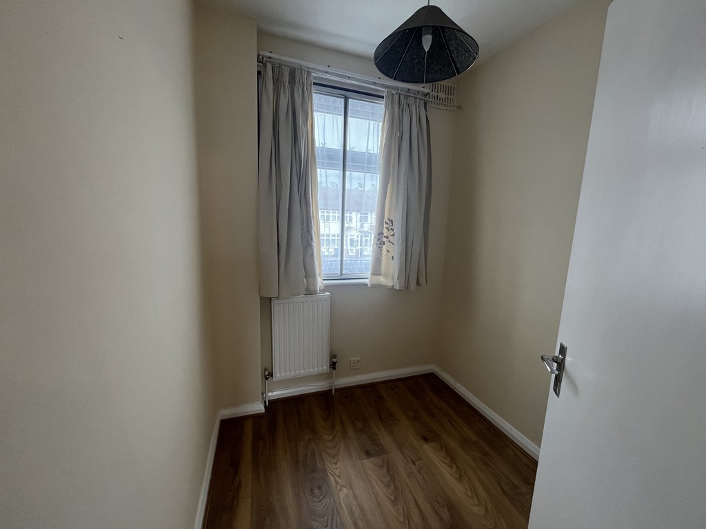 3 bed semi-detached house to rent in Wentworth Road, Middlesex  - Property Image 13