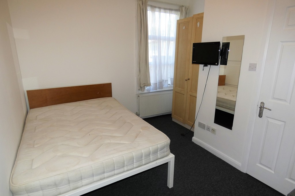 1 bed house share to rent in Otterfield Road, Middlesex  - Property Image 1