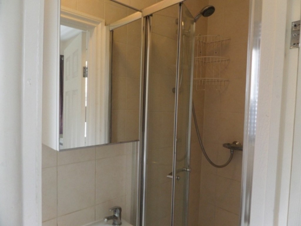 House share to rent in Bellclose Road, Middlesex 1