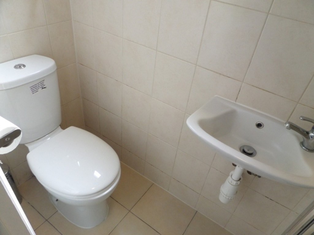 House share to rent in Bellclose Road, Middlesex  - Property Image 6