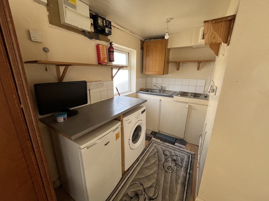 1 bed studio flat to rent in Townsend Road, Southall 3