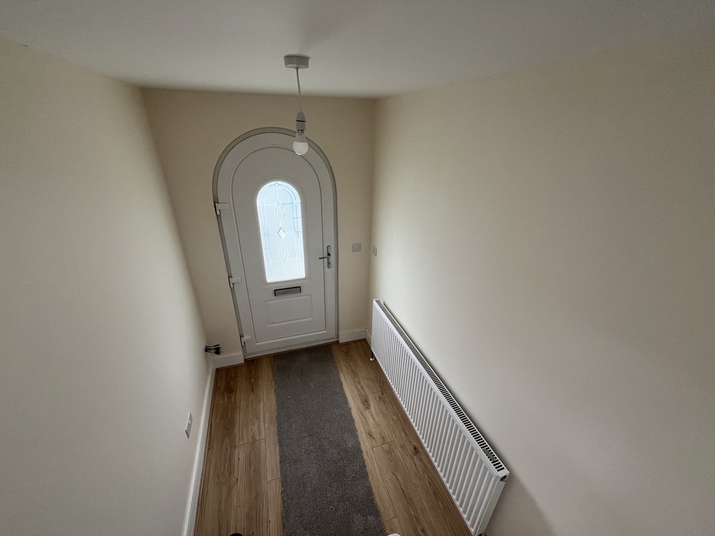 3 bed semi-detached house to rent in Avenue Crescent, Cranford 7