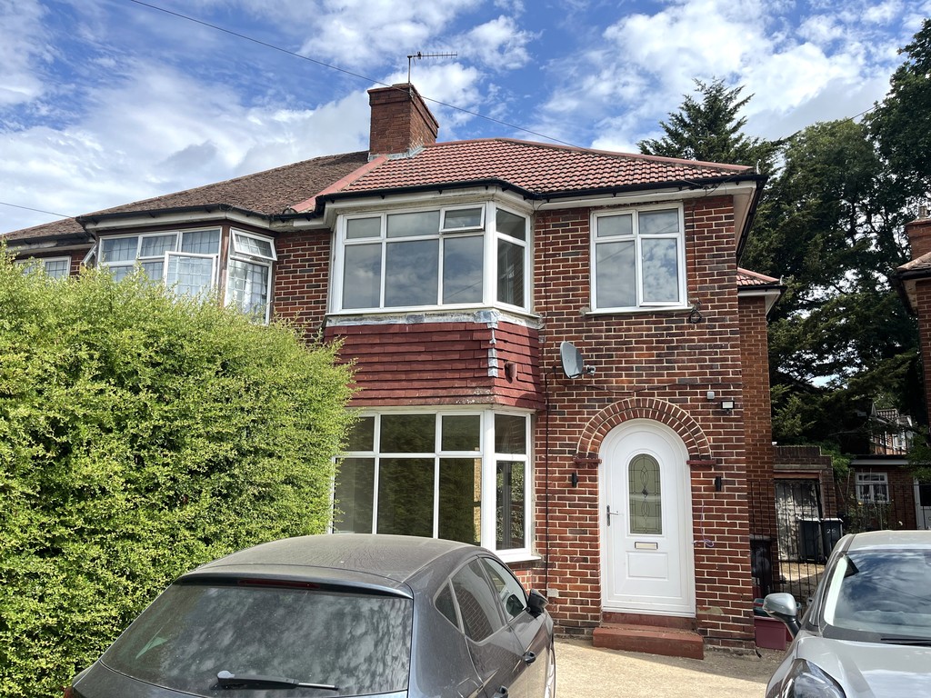 3 bed semi-detached house to rent in Avenue Crescent, Cranford  - Property Image 14