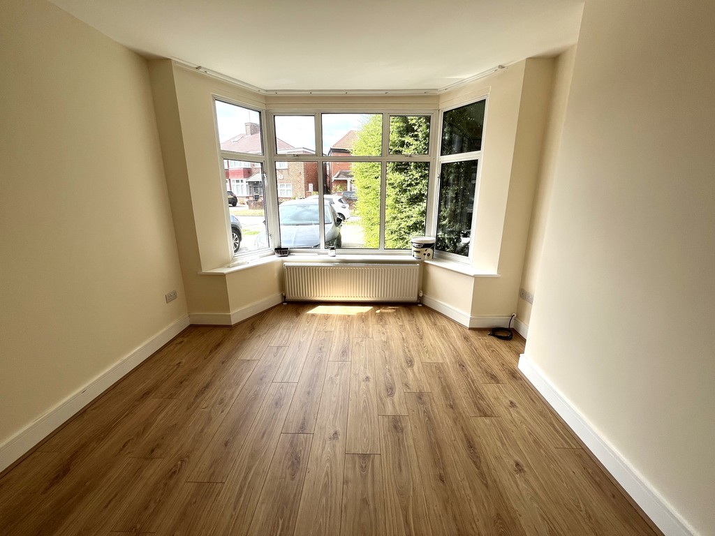 3 bed semi-detached house to rent in Avenue Crescent, Cranford  - Property Image 4