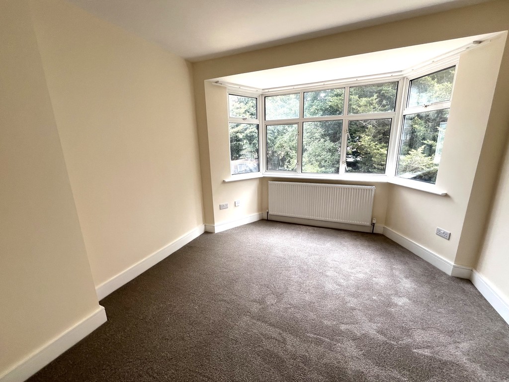 3 bed semi-detached house to rent in Avenue Crescent, Cranford  - Property Image 11