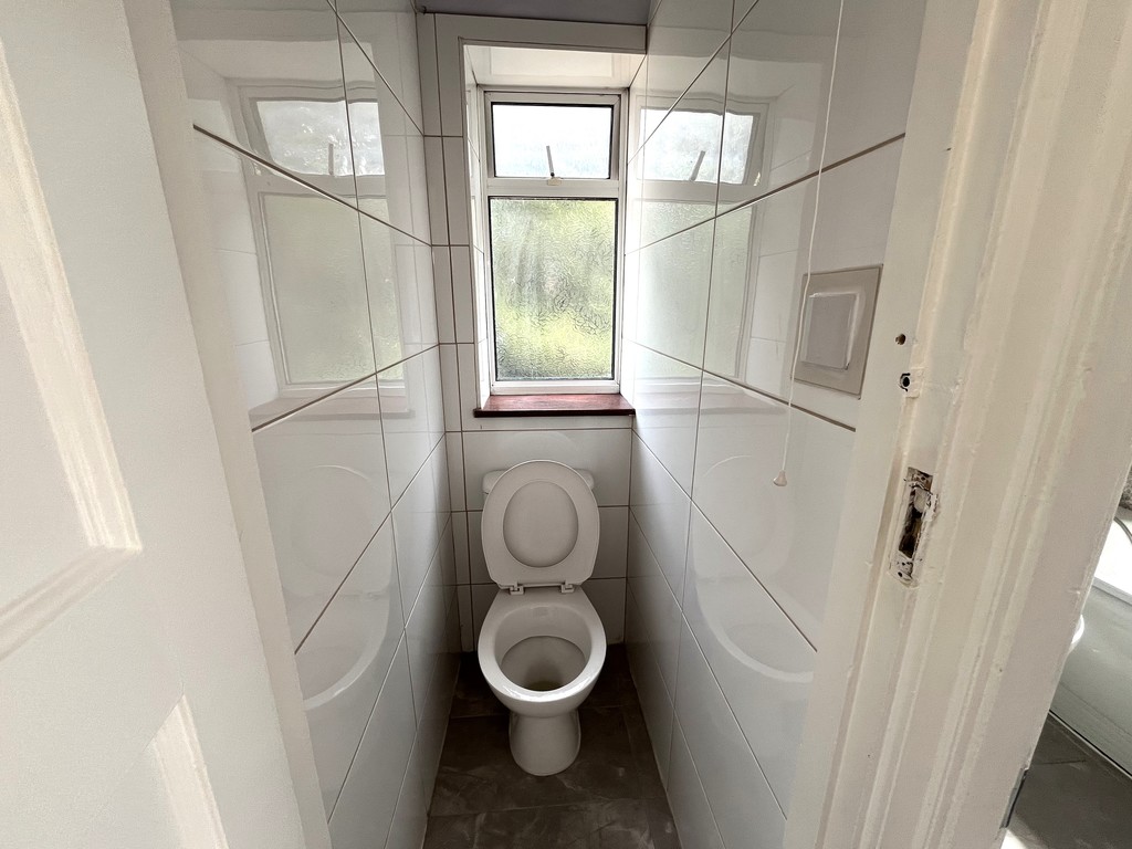 3 bed semi-detached house to rent in Avenue Crescent, Cranford 5