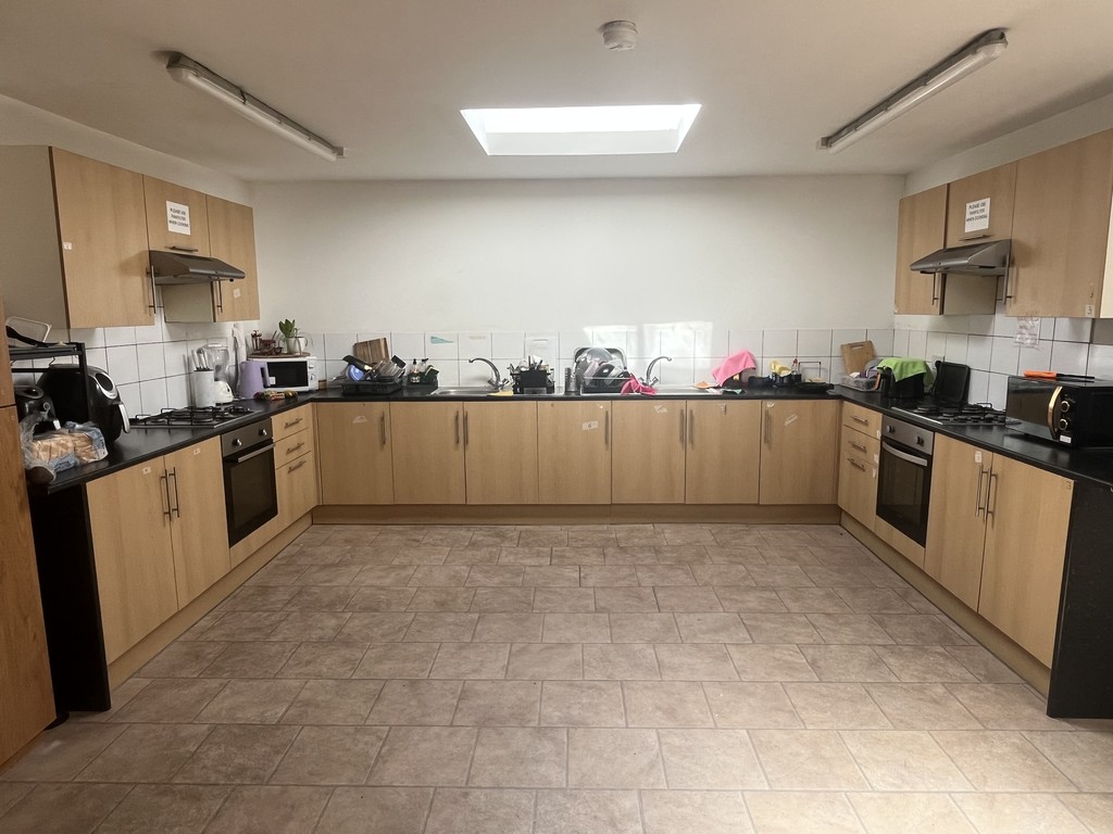 1 bed house share to rent in Staines Road, Feltham  - Property Image 3