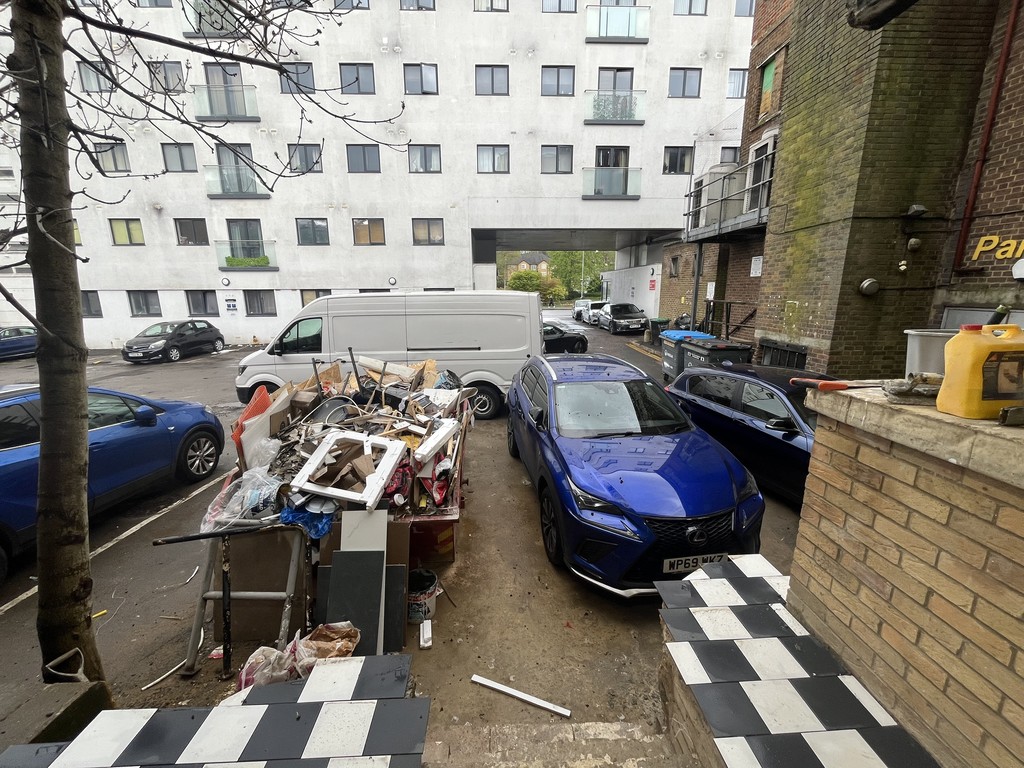 To rent in The Marlowes  - Property Image 14