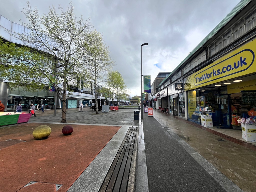 To rent in The Marlowes  - Property Image 21