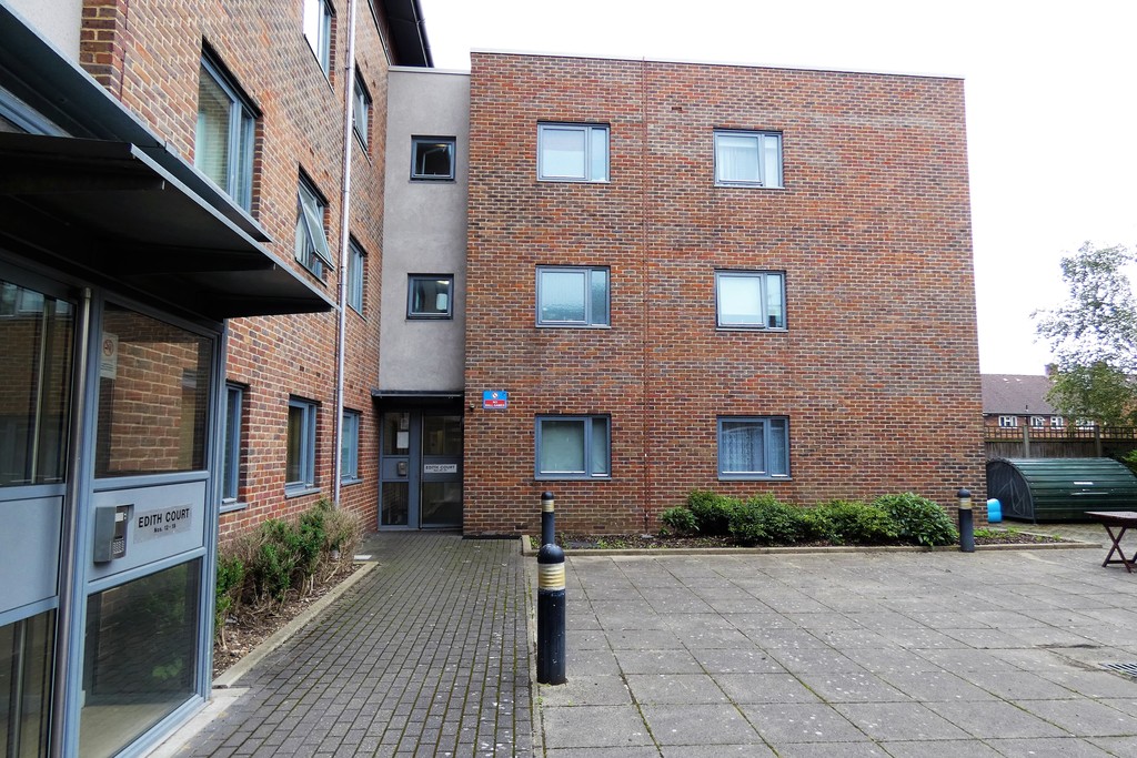 1 bed flat to rent in New Road, Feltham 4